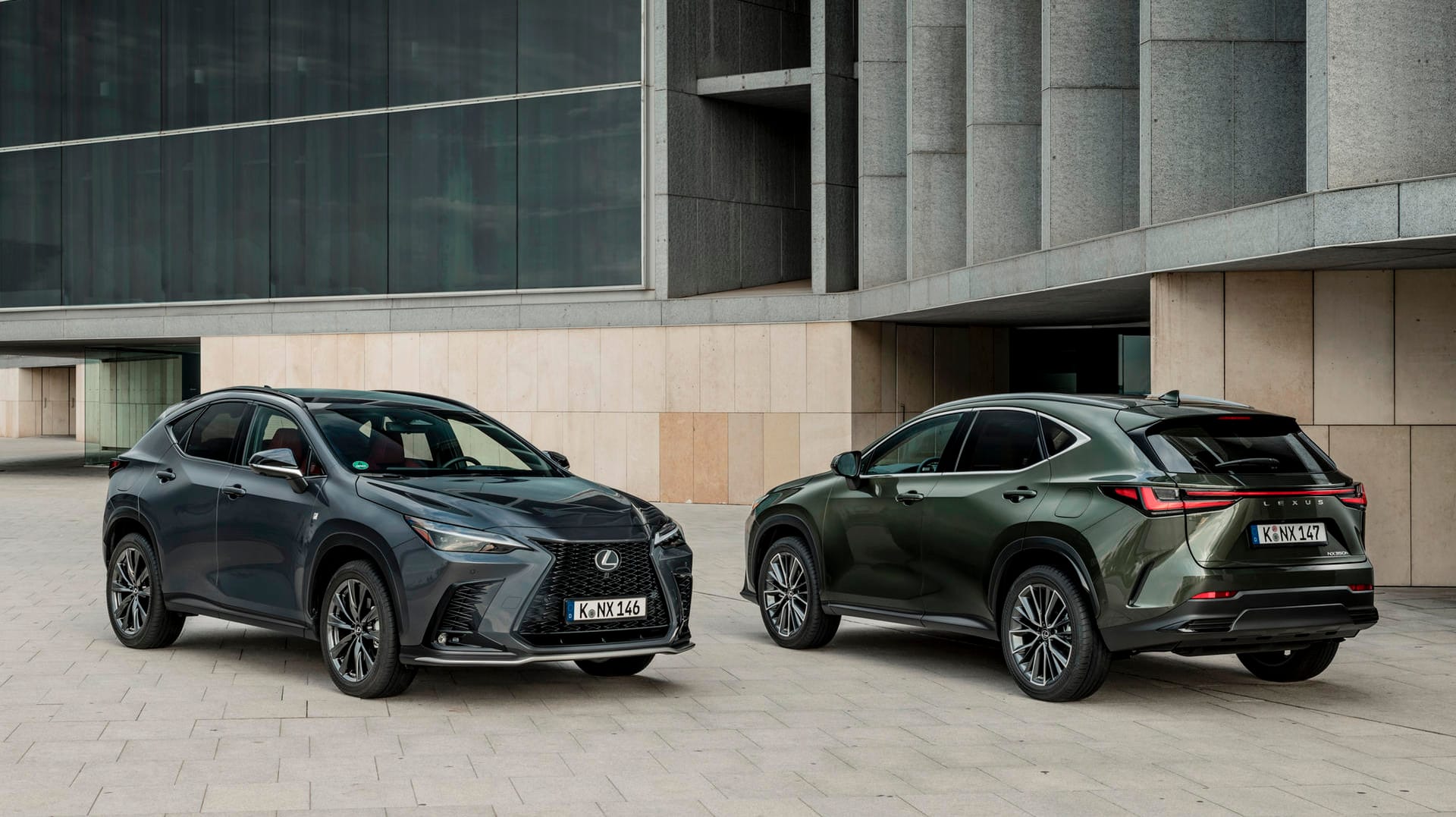 Lexus NX: Der Autobauer bietet die neue Generation des kompakten SUVs NX auch als Plug-in-Hybrid zum Aufladen per Stecker an.