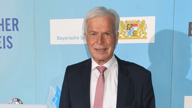 Der langjährige "Kicker"-Herausgeber und frühere Chefredakteur Rainer Holzschuh ist gestorben. Der langjährige "Kicker"-Herausgeber und frühere Chefredakteur Rainer Holzschuh ist gestorben.