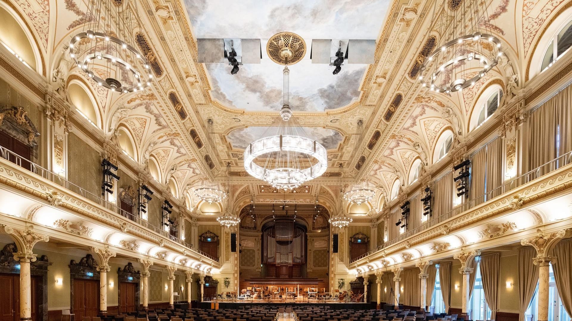 Prunkvoller Hauptsaal der historischen Stadthalle in Wuppertal: Er ist nicht nur akustisch ein Higlight.