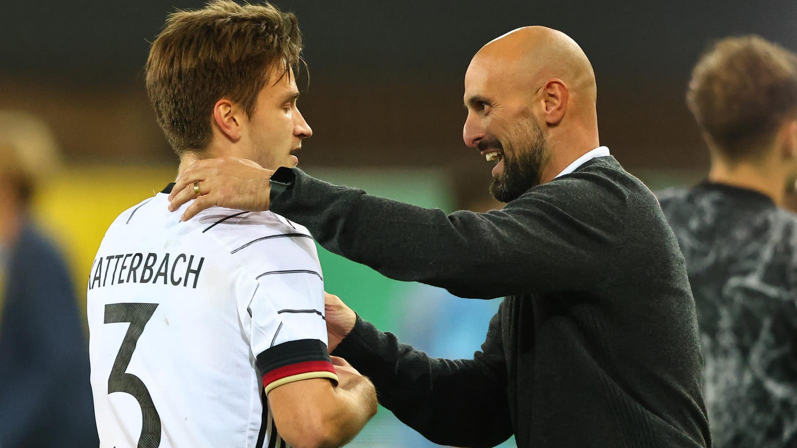 Antonio Di Salvo (r.) feiert mit Noah Katterbach: Der neue Bundestrainer holte einen Sieg zum Debüt. Antonio Di Salvo (r.) feiert mit Noah Katterbach: Der neue Bundestrainer holte einen Sieg zum Debüt.