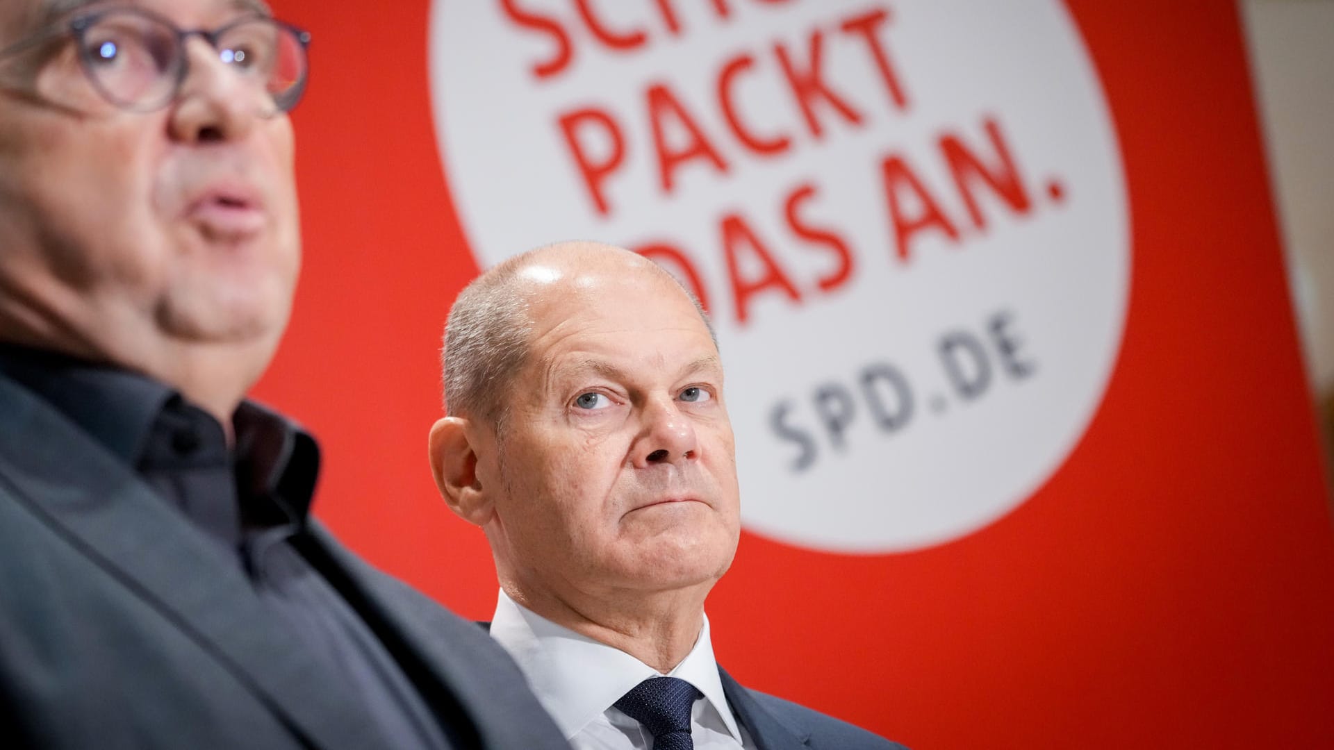 Olaf Scholz und Norbert Walter-Borjans: Die Mehrheit der Deutschen will einer Umfrage zufolge die SPD an der Spitze der Regierung.