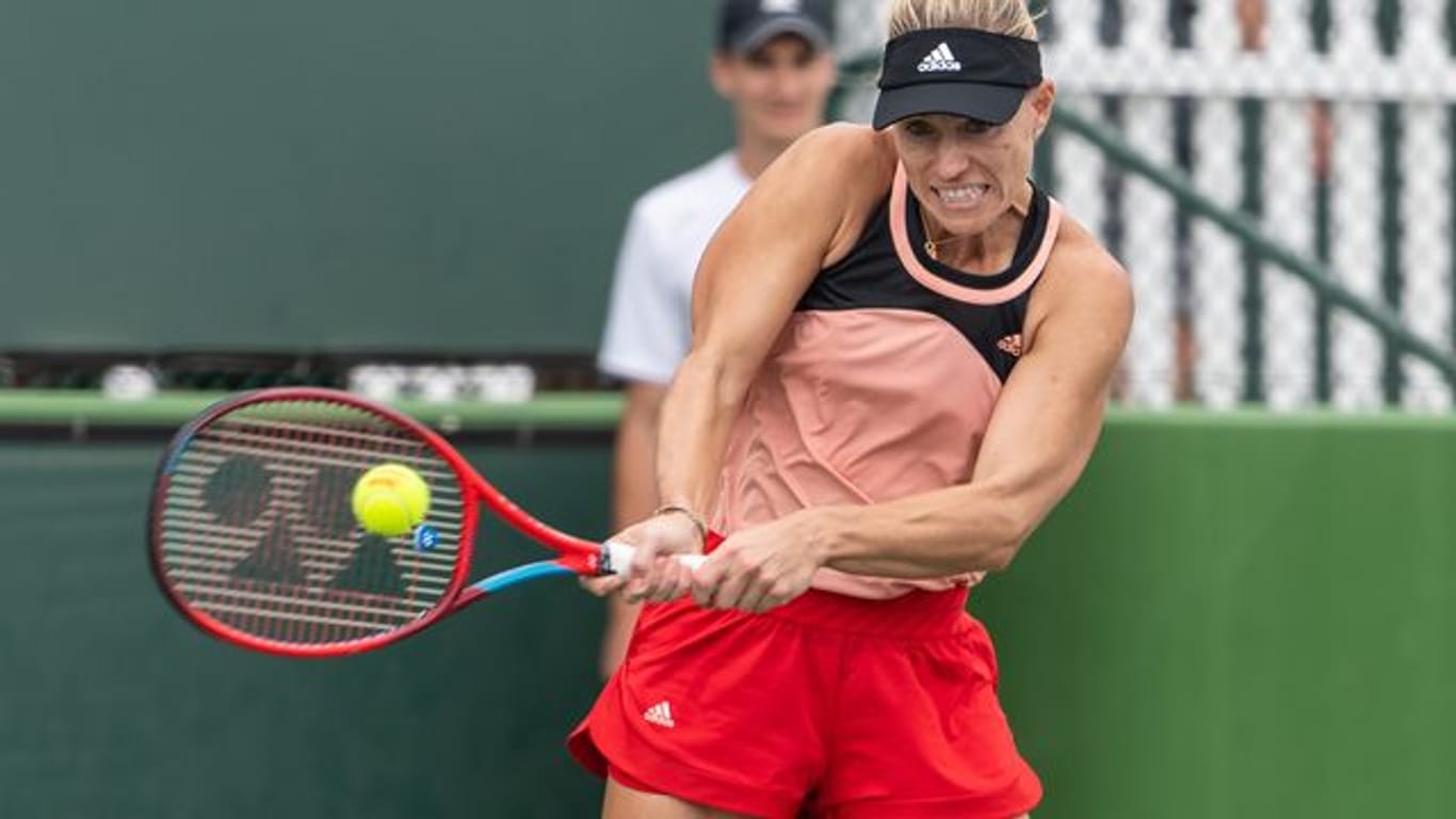Die deutsche Tennis-Spielerin Angelique Kerber trainiert beim WTA-Turnier in Indian Wells.