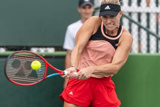 Die deutsche Tennis-Spielerin Angelique Kerber trainiert beim WTA-Turnier in Indian Wells.
