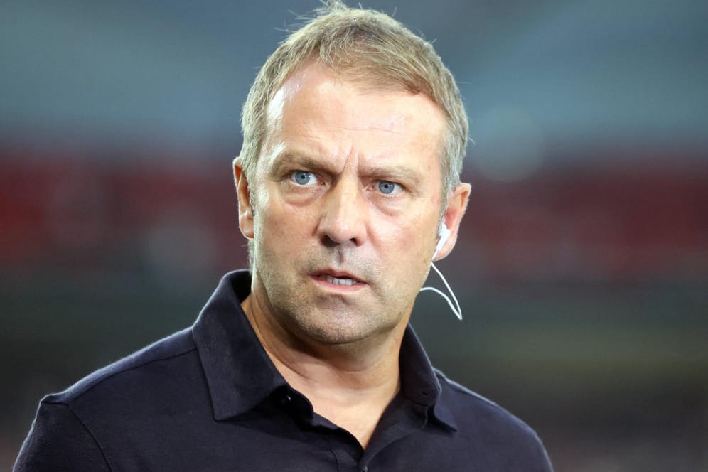 Hansi Flick: Der Bundestrainer trifft mit der Nationalelf auf Rumänien.