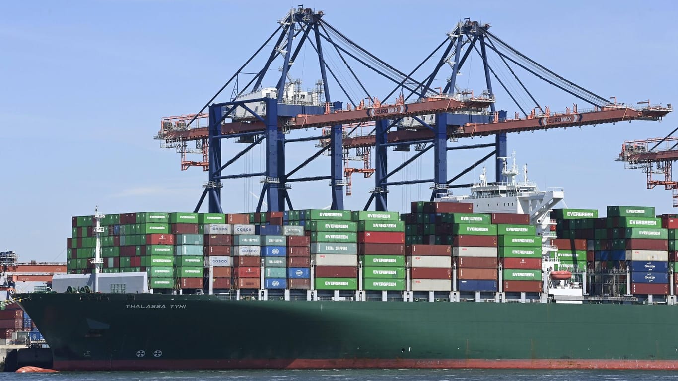 Ein Containerschiff: Die Exportzahlen sind zurückgegangen.