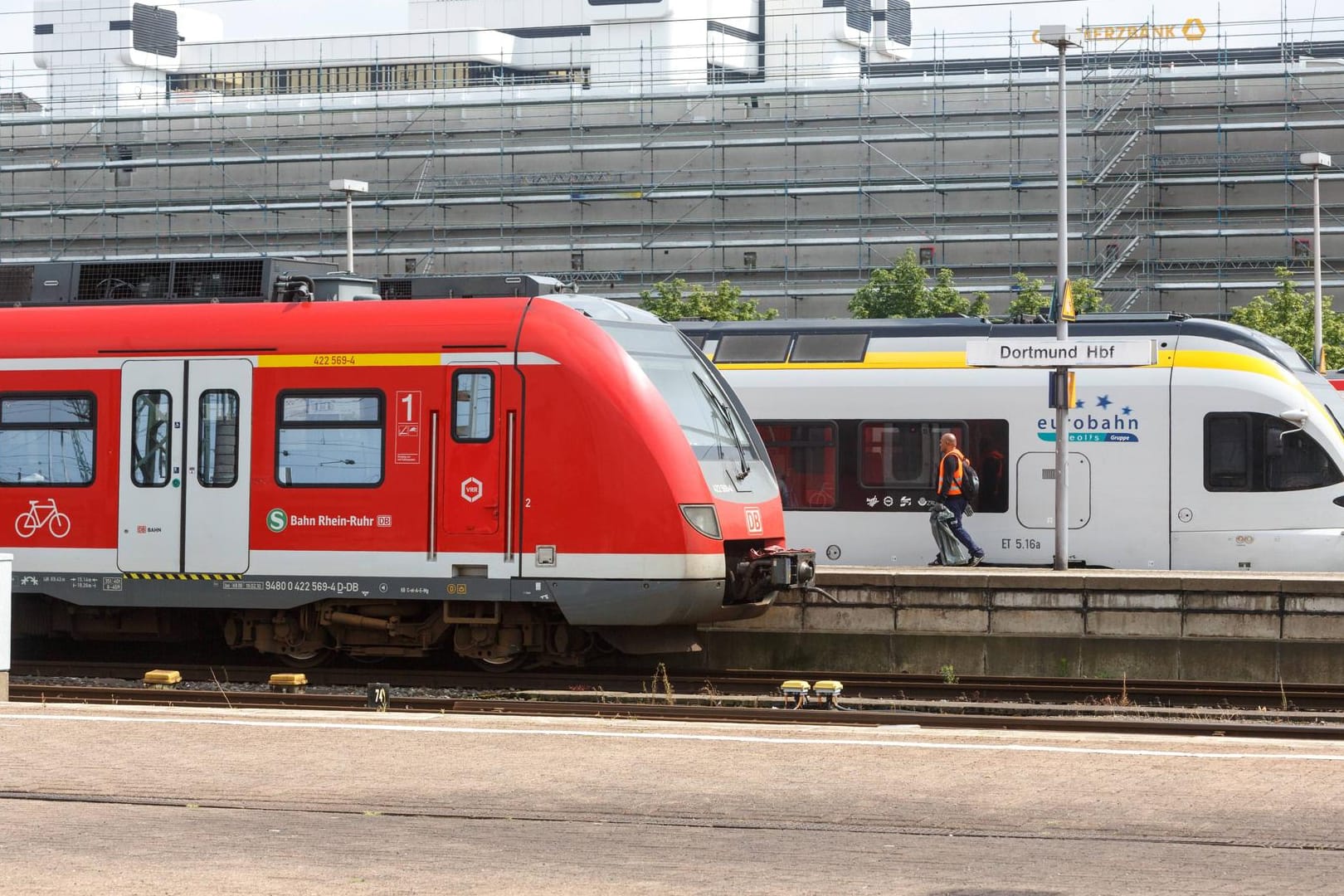 Eine S-Bahn am Dortmunder Hauptbahnhof: Ein Pärchen hatte sich hier vergnügt.