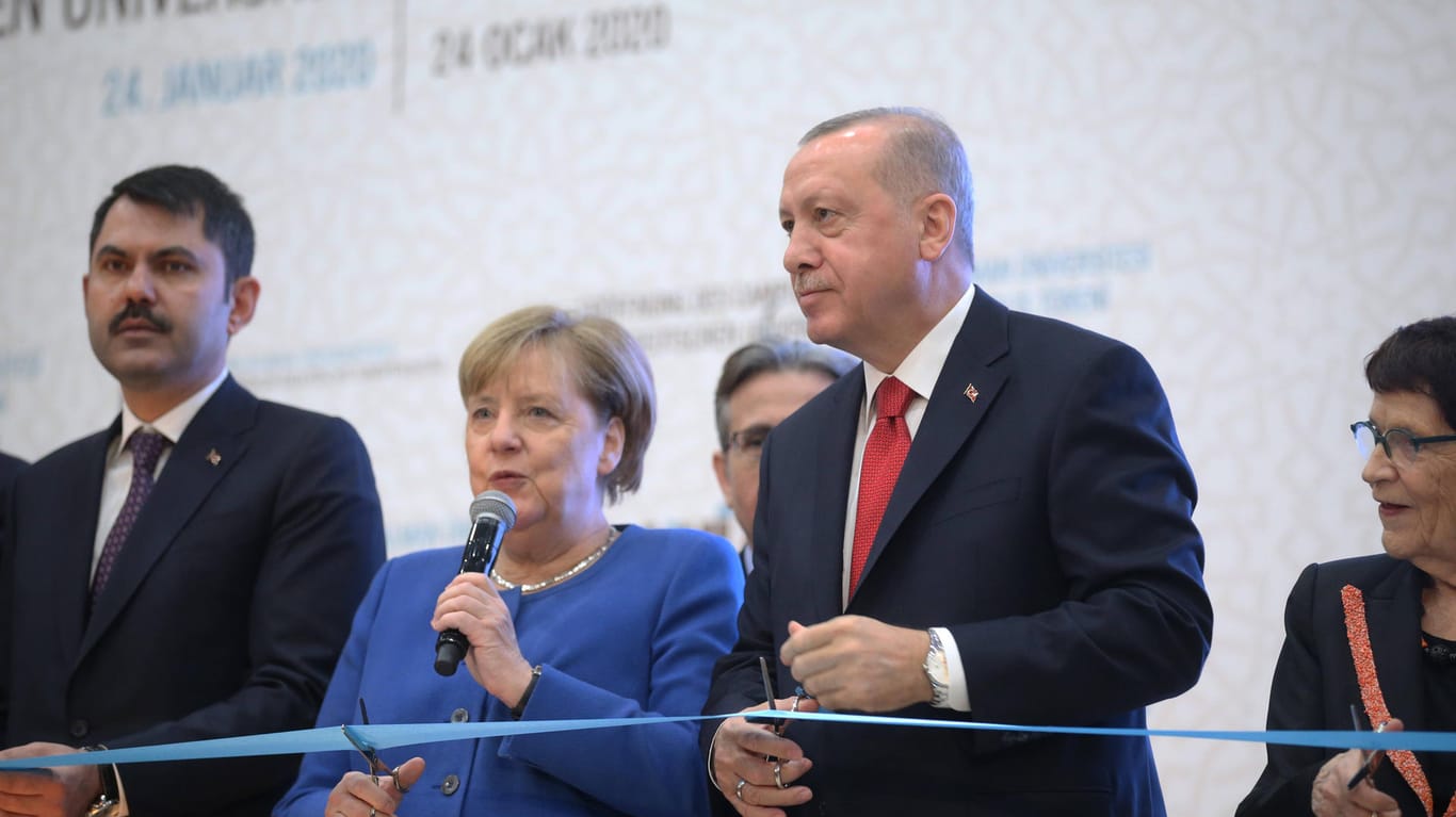 Angela Merkel und Recep Tayyip Erdoğan: Im Januar 2020 hat Merkel an der Eröffnungsfeier der Türkisch-Deutschen Universität teilgenommen.