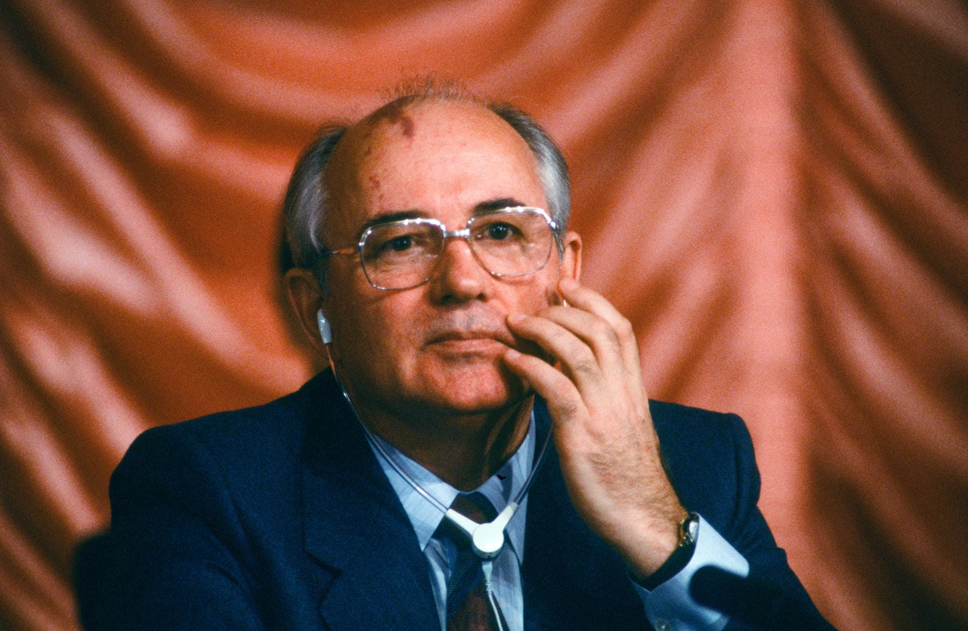 Michail Gorbatschow: Im Jahr 1990, ein Jahr nach dem Mauerfall und dem Ende des Kalten Krieges, wurde Gorbatschow geehrt. Er war das damalige sowjetische Staatsoberhaupt.