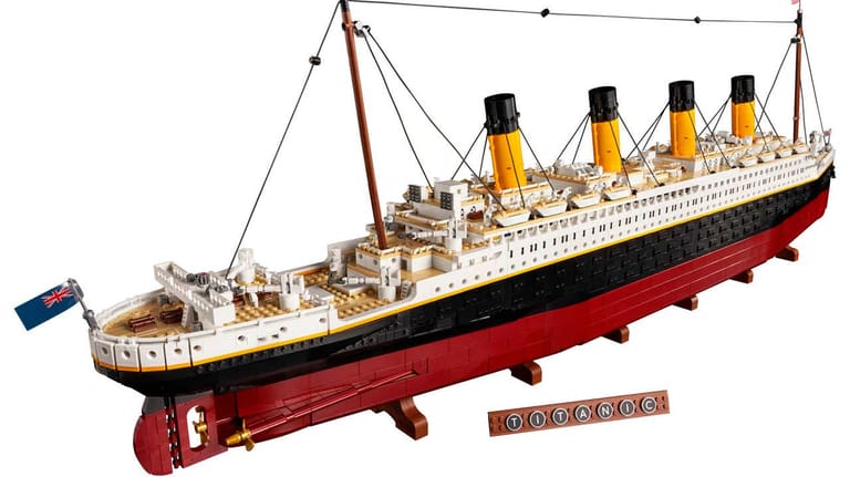 Titanic-Bausatz: Insgesamt besteht das Schiff aus mehr als 9.000 Teilen.