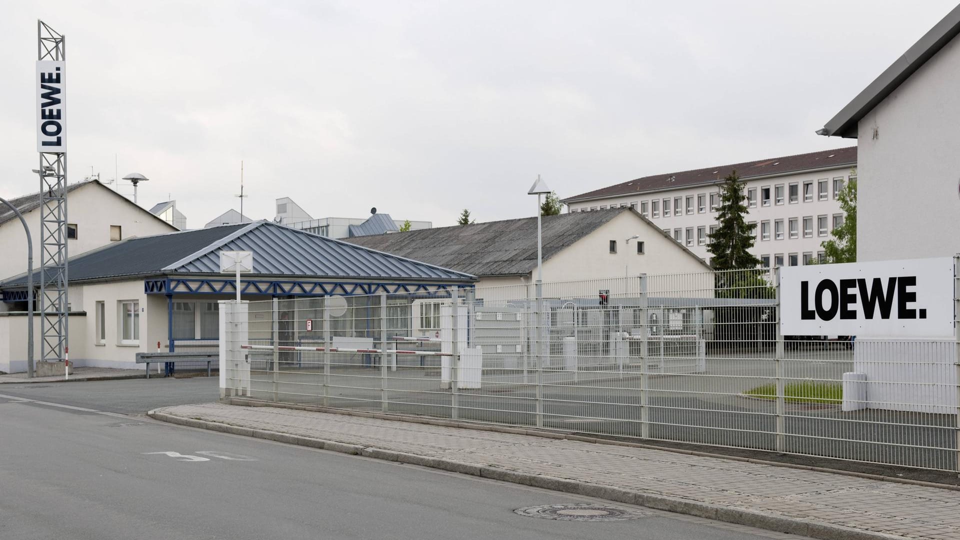 Loewe-Gelände in Kronach (Archivbild): Vor rund sieben Jahren verkaufte der TV-Hersteller die Fläche an die Stadt, nun hat er sich große Teile davon zurückgeholt.