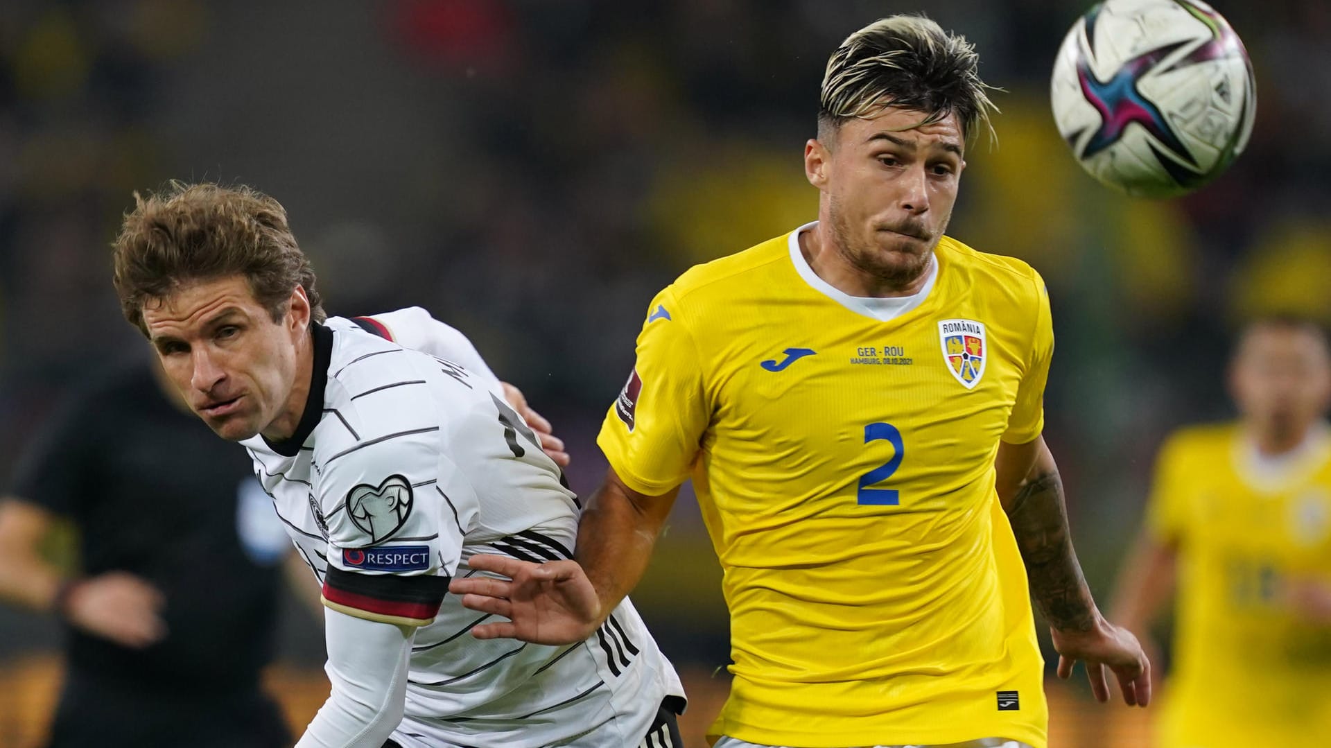 Er trifft auch für Deutschland: Bayern-Star Thomas Müller (l.) machte das Siegtor gegen Rumänien.