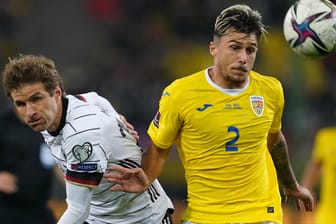 Er trifft auch für Deutschland: Bayern-Star Thomas Müller (l.) machte das Siegtor gegen Rumänien.