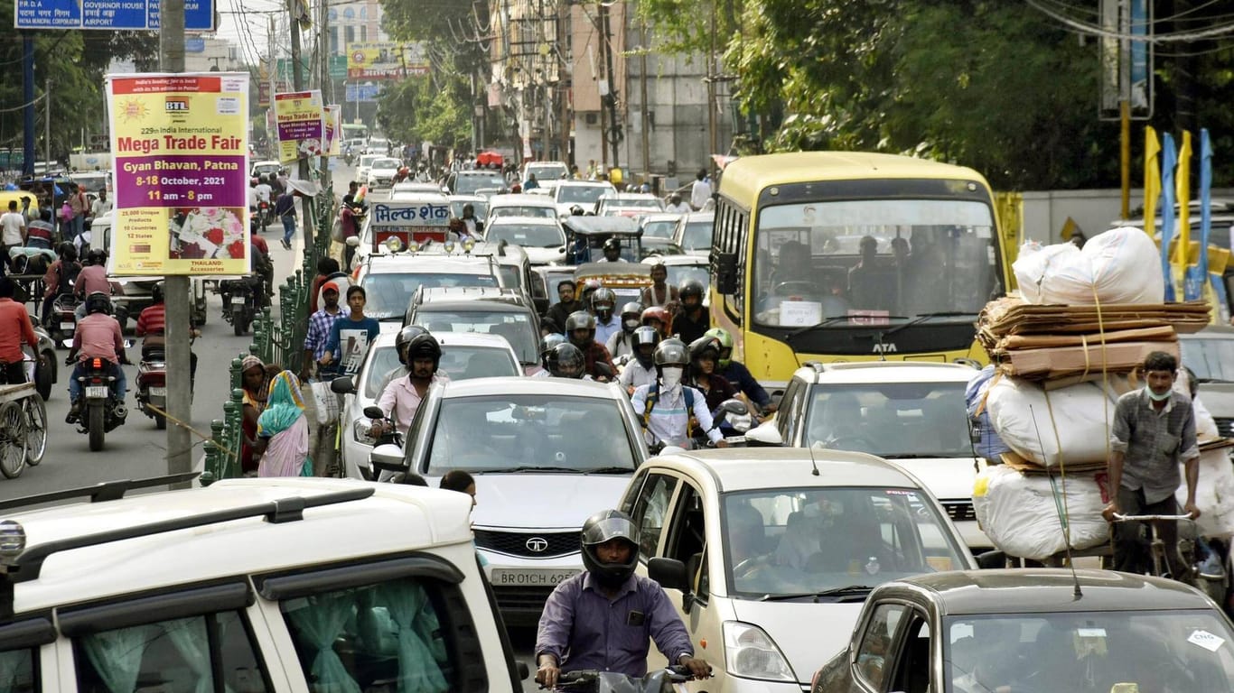 Ein Verkehrsstau im indischen Patna (Archivbild). Ein Minister will jetzt gegen den Lärm durchs Hupen vorgehen.