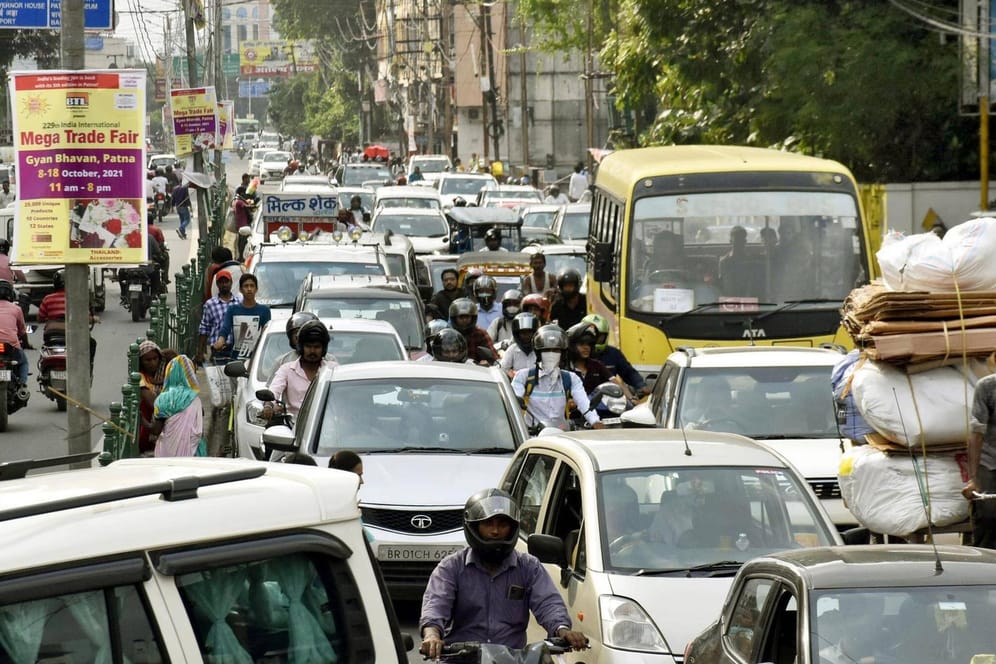 Ein Verkehrsstau im indischen Patna (Archivbild). Ein Minister will jetzt gegen den Lärm durchs Hupen vorgehen.