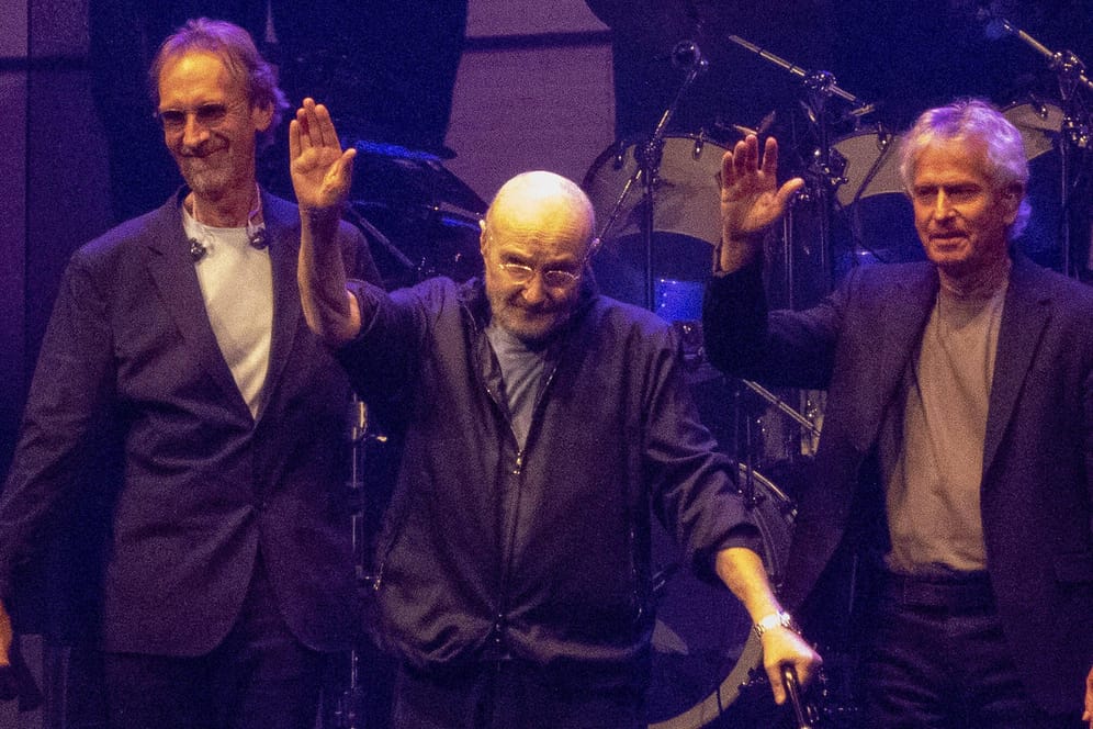 Die Band Genesis im Juli 2017: Tony Banks, Phil Collins und Mike Rutherford müssen einige Termine ihrer Tour verschieben, da einige Mitglieder positiv auf Corona getestet wurden.