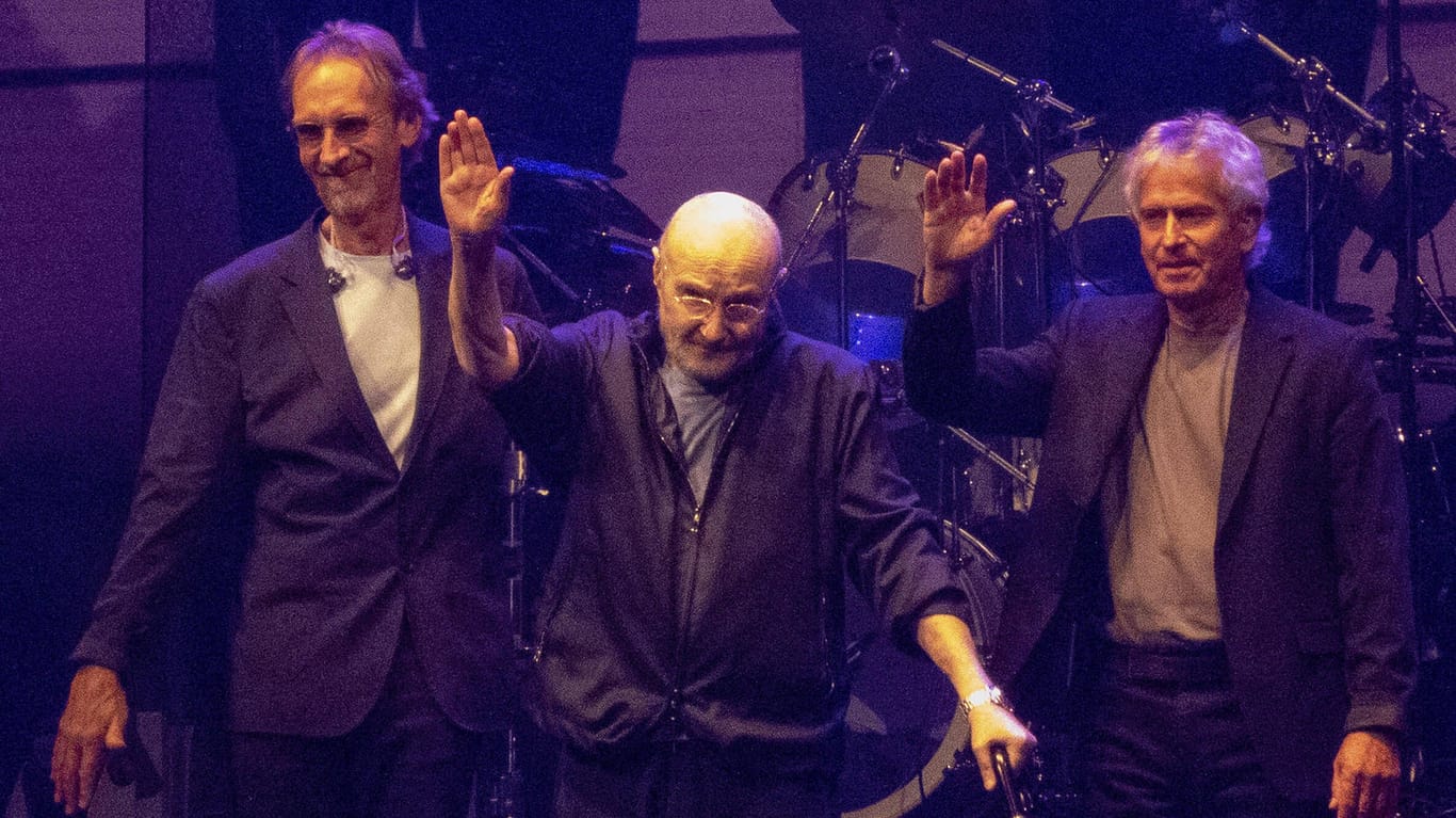 Die Band Genesis im Juli 2017: Tony Banks, Phil Collins und Mike Rutherford müssen einige Termine ihrer Tour verschieben, da einige Mitglieder positiv auf Corona getestet wurden.