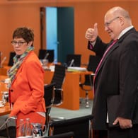 Annegret Kramp Karrenbauer und Peter Altmaier: Der Abschied der beiden CDU-Politiker aus dem Bundestag kommt überraschend. (Archivfoto)
