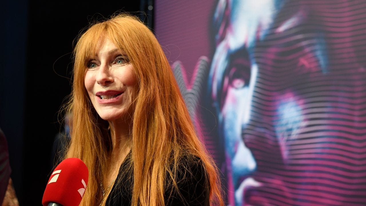 Promis wie die Schauspielerin Andrea Sawatzki sind zur Uraufführung gekommen. Promis wie die Schauspielerin Andrea Sawatzki sind zur Uraufführung gekommen.