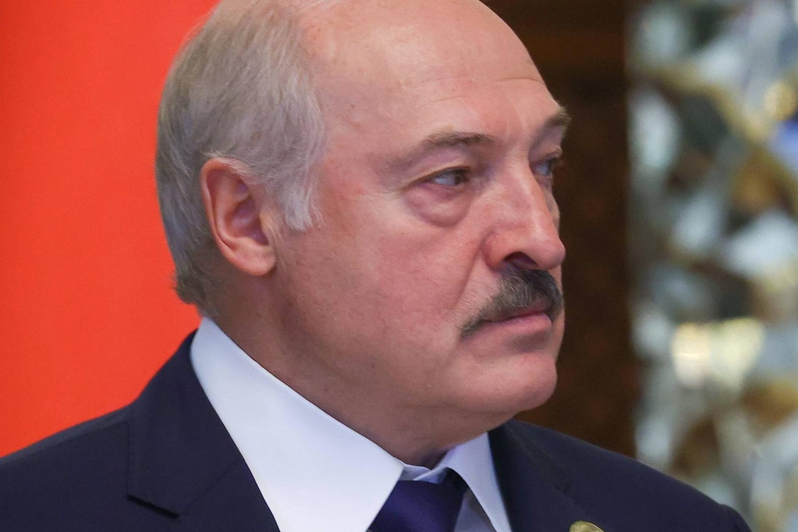 Der belarussische Präsident Alexander Lukaschenko bei einem Besuch in Tadschikistan (Archivbild). Gegen ihn soll wegen Schleusung ermittelt werden.