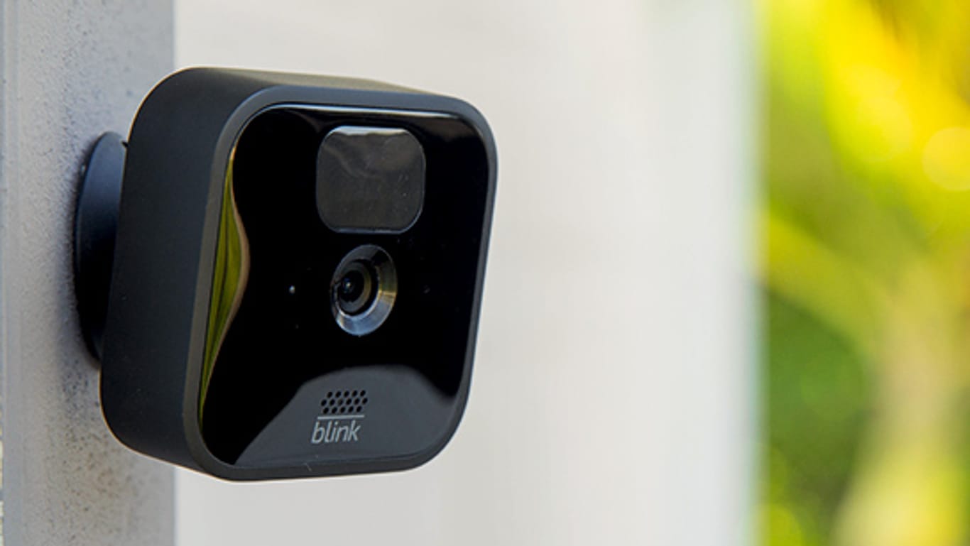Die Blink Outdoor Überwachungskamera ist heute für unter 70 Euro im Angebot.