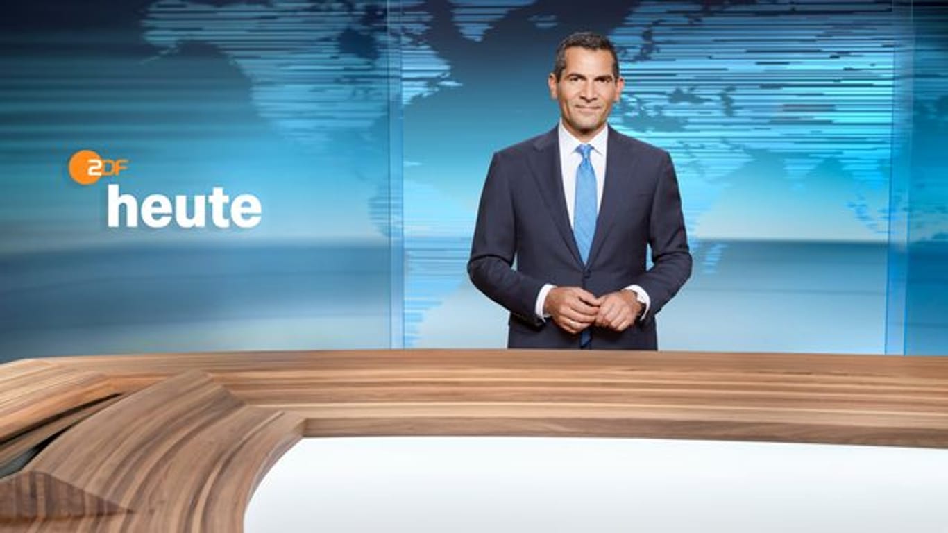 Der ZDF-Moderator Mitri Sirin im Studio der 19-Uhr-"heute"-Sendung.