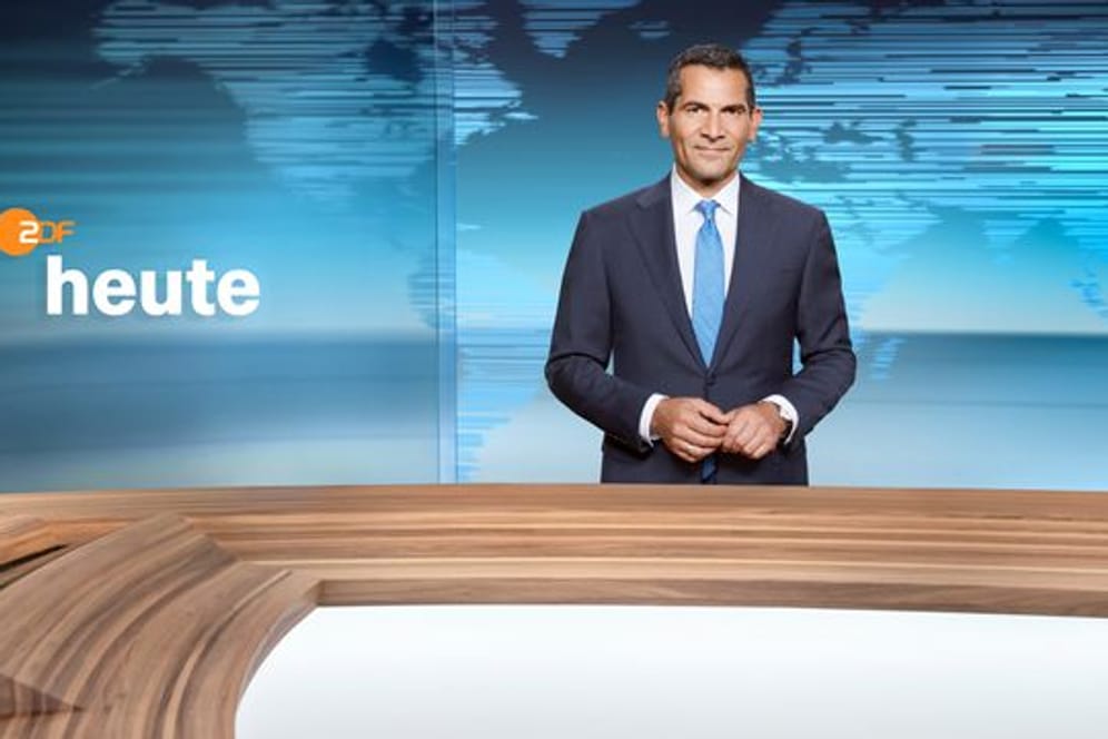 Der ZDF-Moderator Mitri Sirin im Studio der 19-Uhr-"heute"-Sendung.