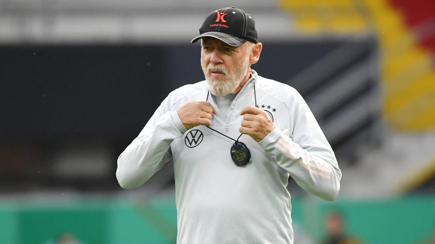 Hermann Gerland: Der 67-Jährige denkt nicht ans Aufhören. Hermann Gerland: Der 67-Jährige denkt nicht ans Aufhören.