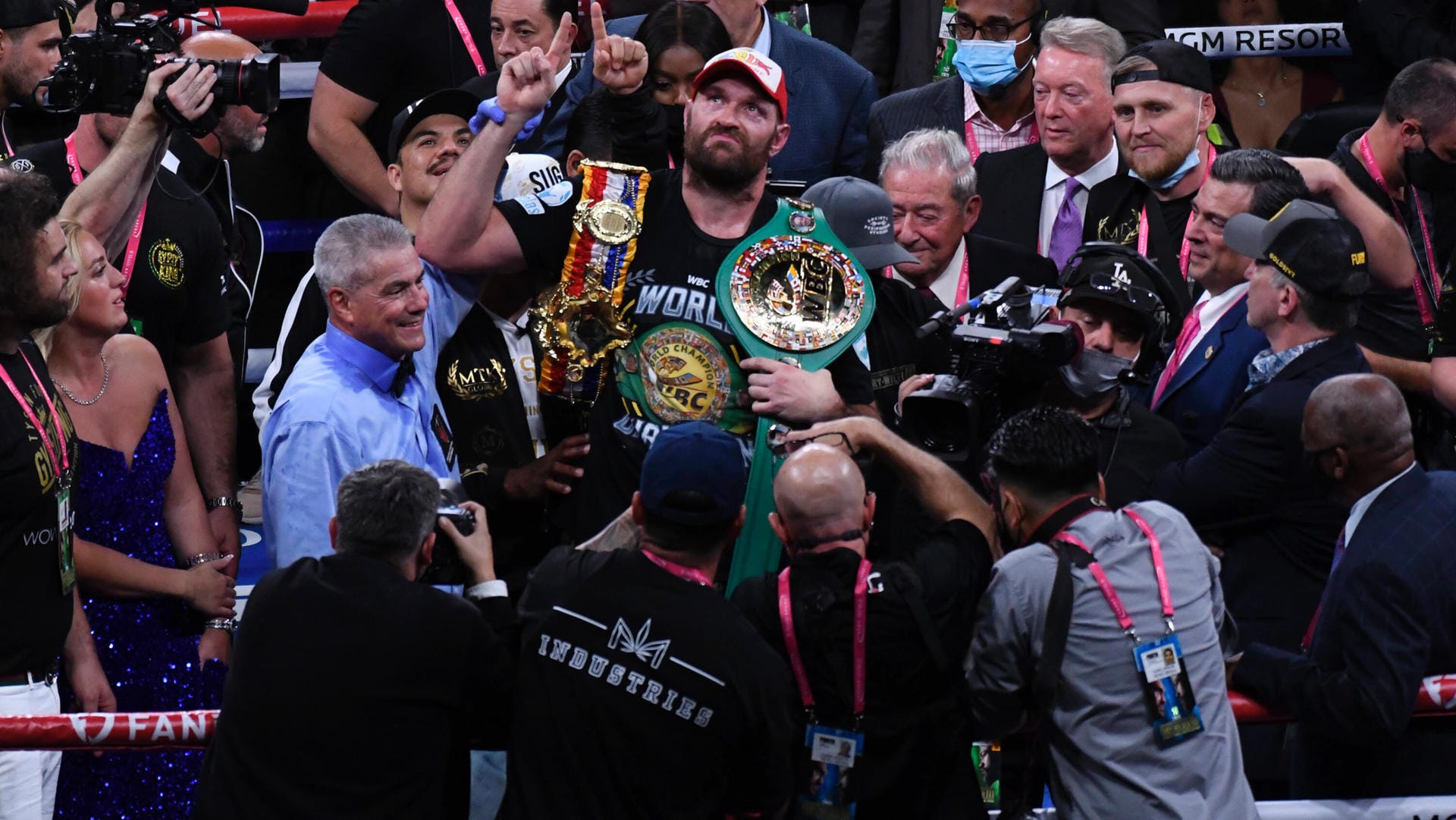 Der "baddest man on the planet": Tyson Fury posiert nach dem Sieg gegen Deontay Wilder.