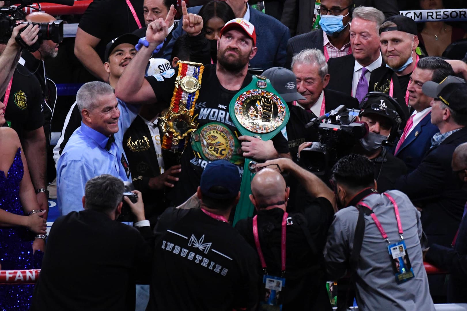 Der "baddest man on the planet": Tyson Fury posiert nach dem Sieg gegen Deontay Wilder.