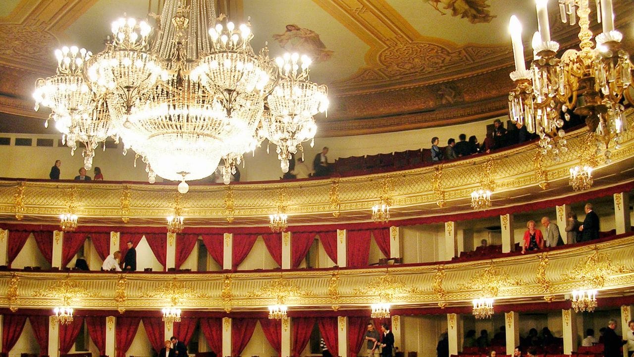 Bereits 2013 bekam das Bolschoi-Theater Besuch von der Polizei: Damals wurde Ballettchef Sergej Filin Opfer eines Säureanschlags.