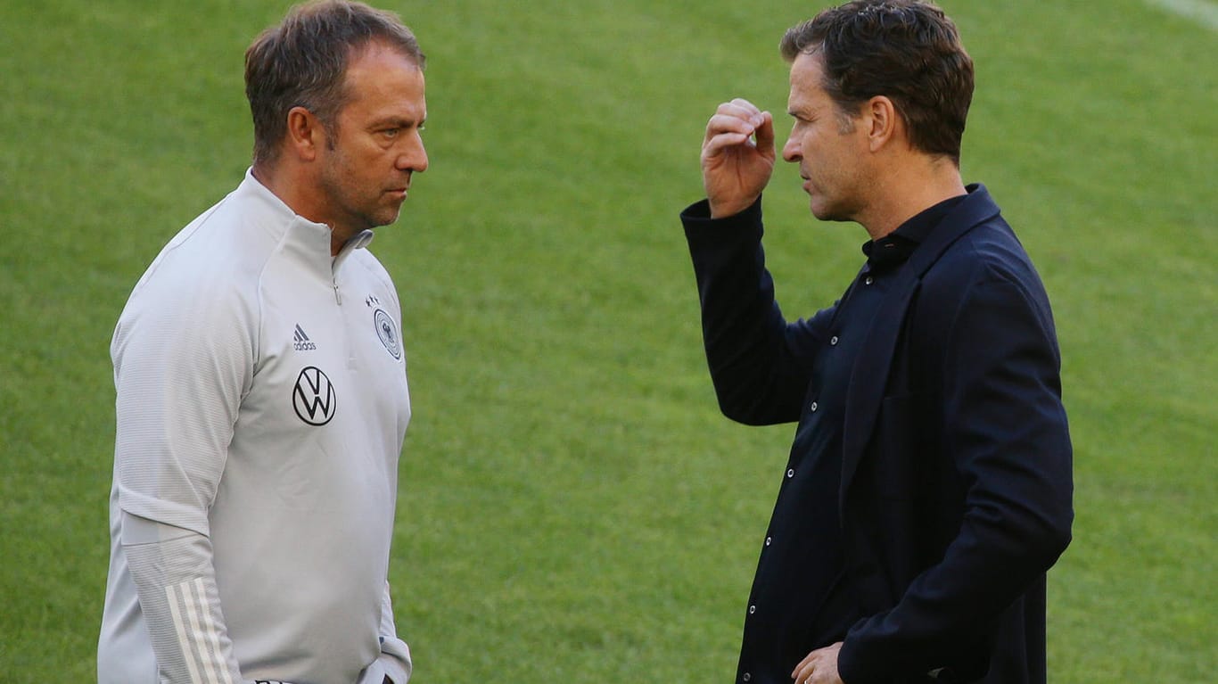 Hansi Flick (l.) und Oliver Bierhoff: Von wem werden die beiden DFB-Macher in Zukunft geführt?
