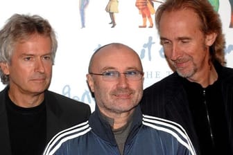 Tony Banks (l-r), Phil Collins und Mike Rutherford von der Band Genesis.