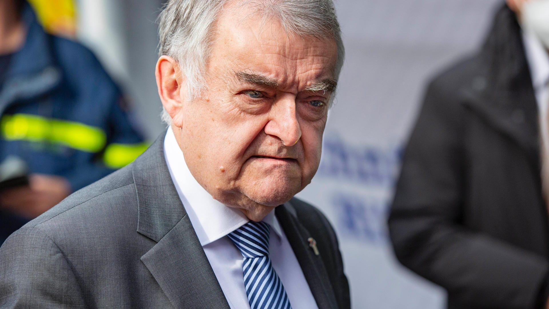 NRW-Innenminister Herbert Reul (CDU): Die Polizei will die Verursacher der "Spontanversammlung" in Leichlingen ermitteln. NRW-Innenminister Herbert Reul (CDU): Die Polizei will die Verursacher der "Spontanversammlung" in Leichlingen ermitteln.