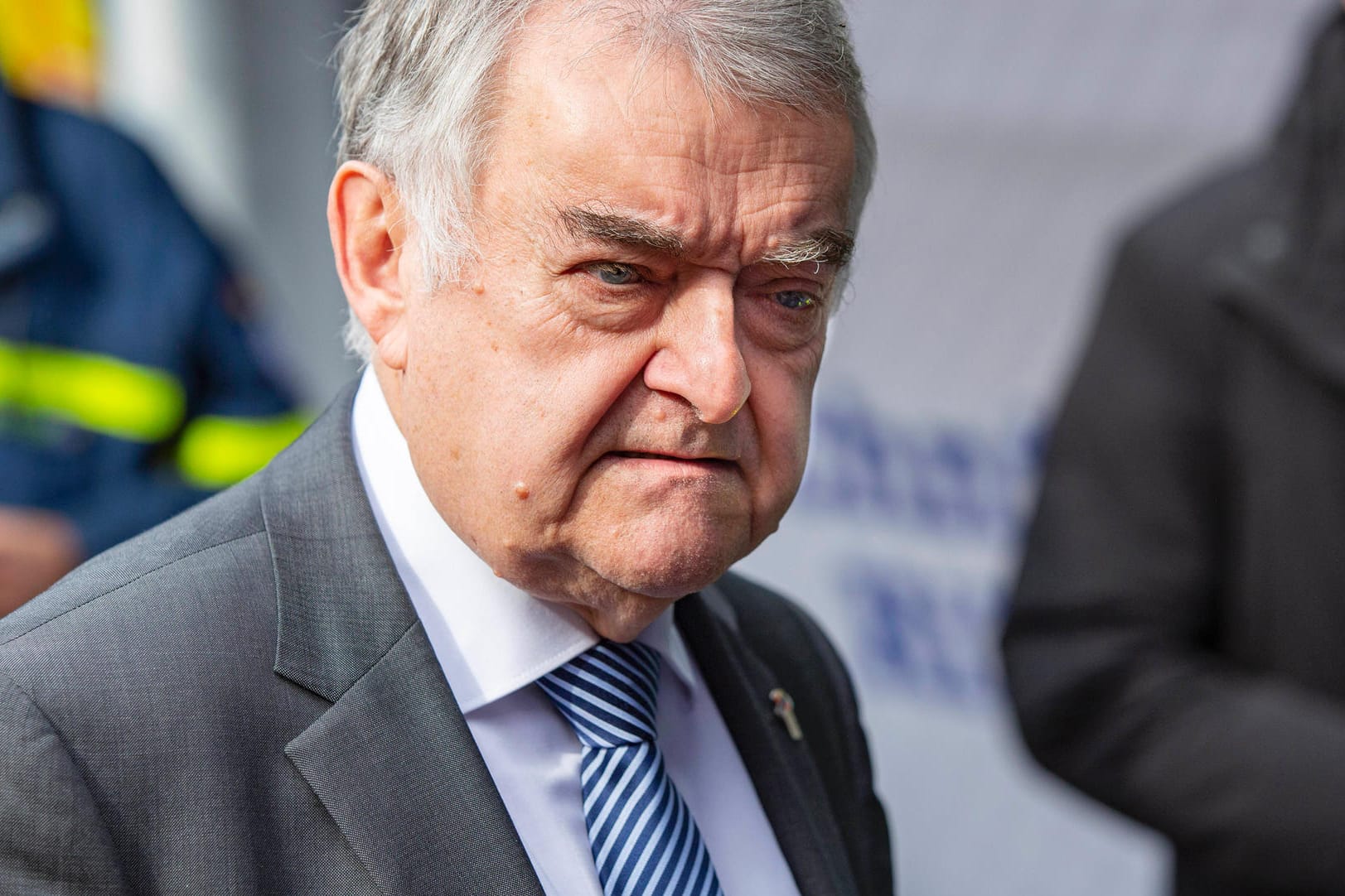 NRW-Innenminister Herbert Reul (CDU): Die Polizei will die Verursacher der "Spontanversammlung" in Leichlingen ermitteln.