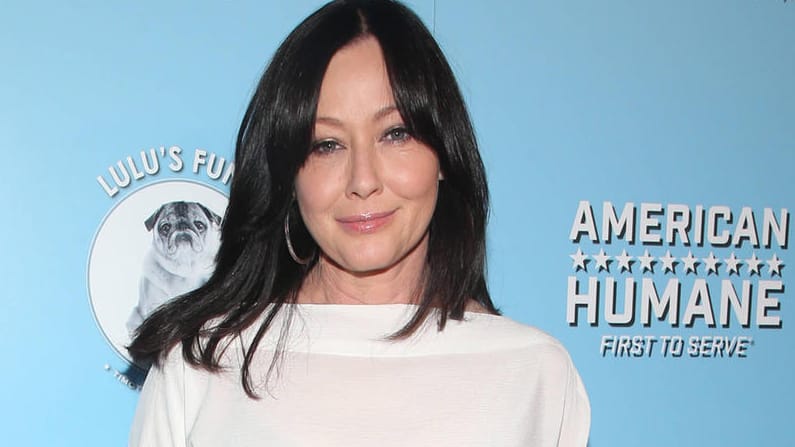 Shannen Doherty: Fans kennen sie seit jeher mit diesen schwarzen Haaren.