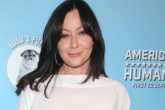 Shannen Doherty: Fans kennen sie seit jeher mit diesen schwarzen Haaren.