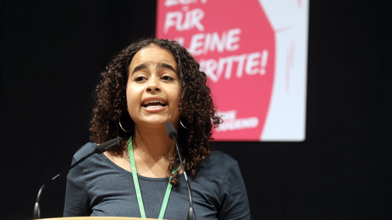 Sarah-Lee Heinrich spricht beim Bundeskongress der Grünen Jugend am Samstag. Sie musste sich jetzt für einen Tweet aus dem Jahr 2015 rechtfertigen.