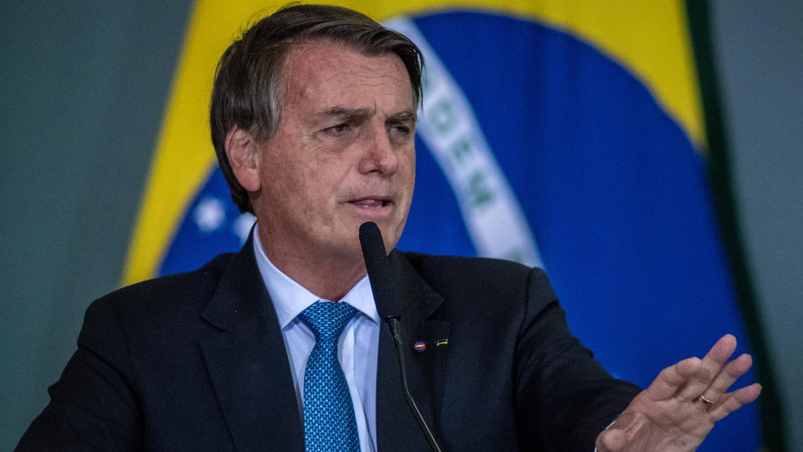 Der brasilianische Präsident Jair Bolsonaro bei einer Ansprache (Archivbild). Jetzt wurde ihm nach Medienberichten der Zugang zu einem Fußballstadion verwehrt. Der brasilianische Präsident Jair Bolsonaro bei einer Ansprache (Archivbild). Jetzt wurde ihm nach Medienberichten der Zugang zu einem Fußballstadion verwehrt.