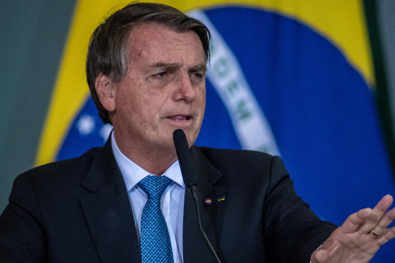 Der brasilianische Präsident Jair Bolsonaro bei einer Ansprache (Archivbild). Jetzt wurde ihm nach Medienberichten der Zugang zu einem Fußballstadion verwehrt.