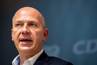 Kai Wegner (CDU), Fraktionsvorsitzender der Berliner CDU, spricht (Archivbild): Er wirft der Berliner SPD "reine Partei-Taktik" vor.