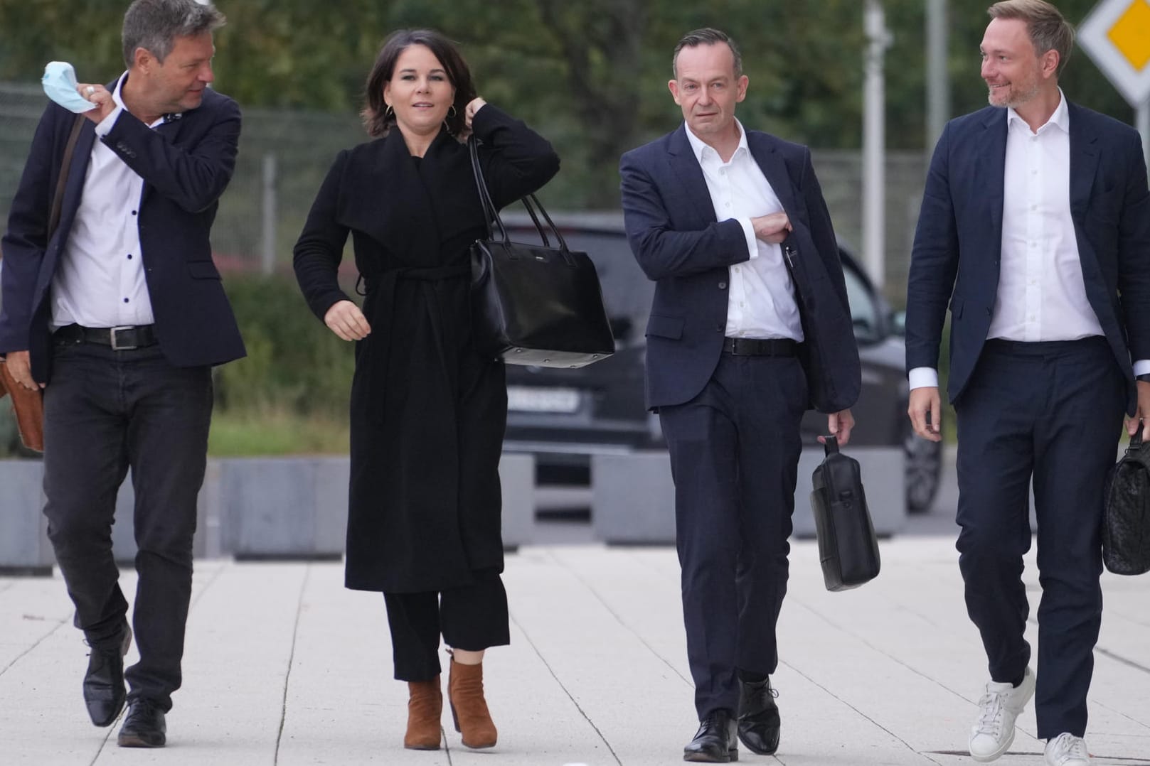 Robert Habeck, Annalena Baerbock, Volker Wissing und Christian Lindner auf dem Weg zu den Sondierungsgesprächen: Wie geht's weiter?