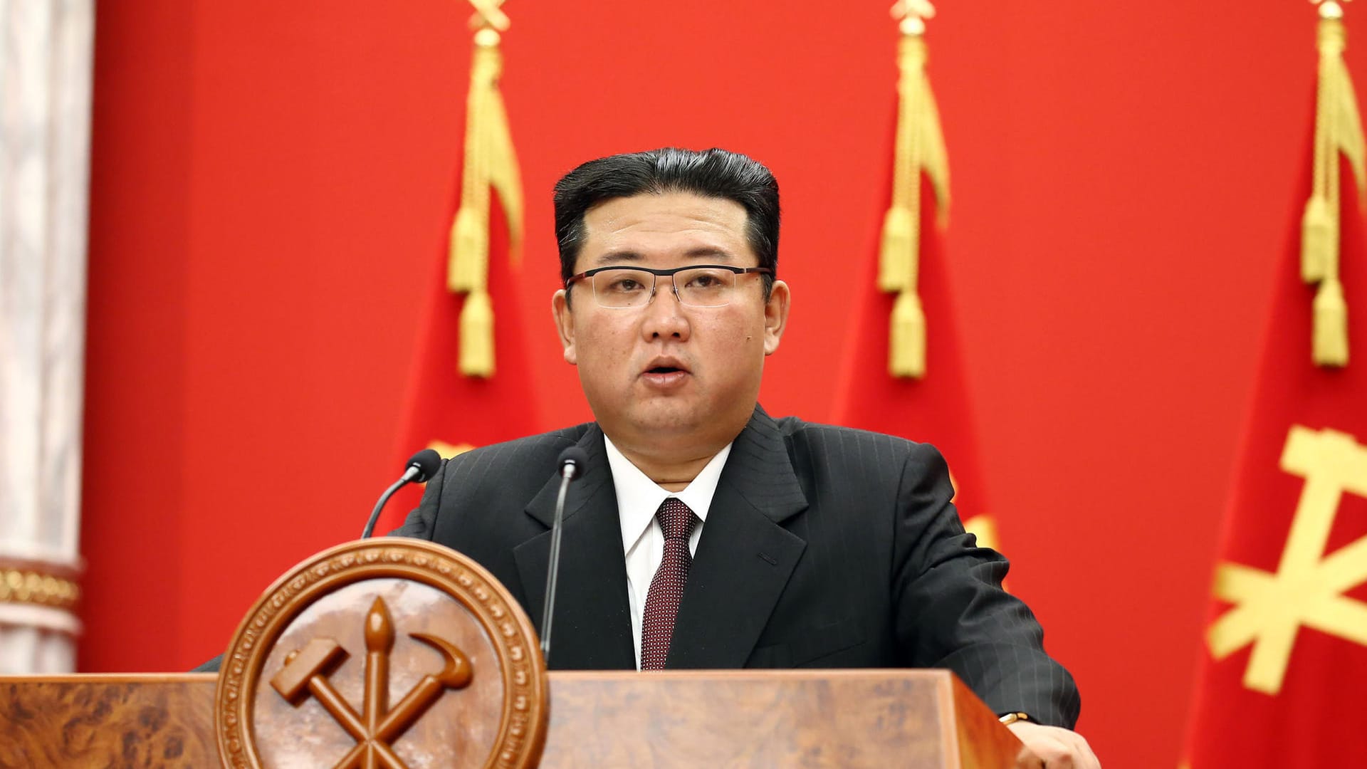 Kim Jong Un: Nordkoreas Machthaber bei der Feier zum 76-jährigen Bestehen der Arbeiterpartei. Kim Jong Un: Nordkoreas Machthaber bei der Feier zum 76-jährigen Bestehen der Arbeiterpartei.