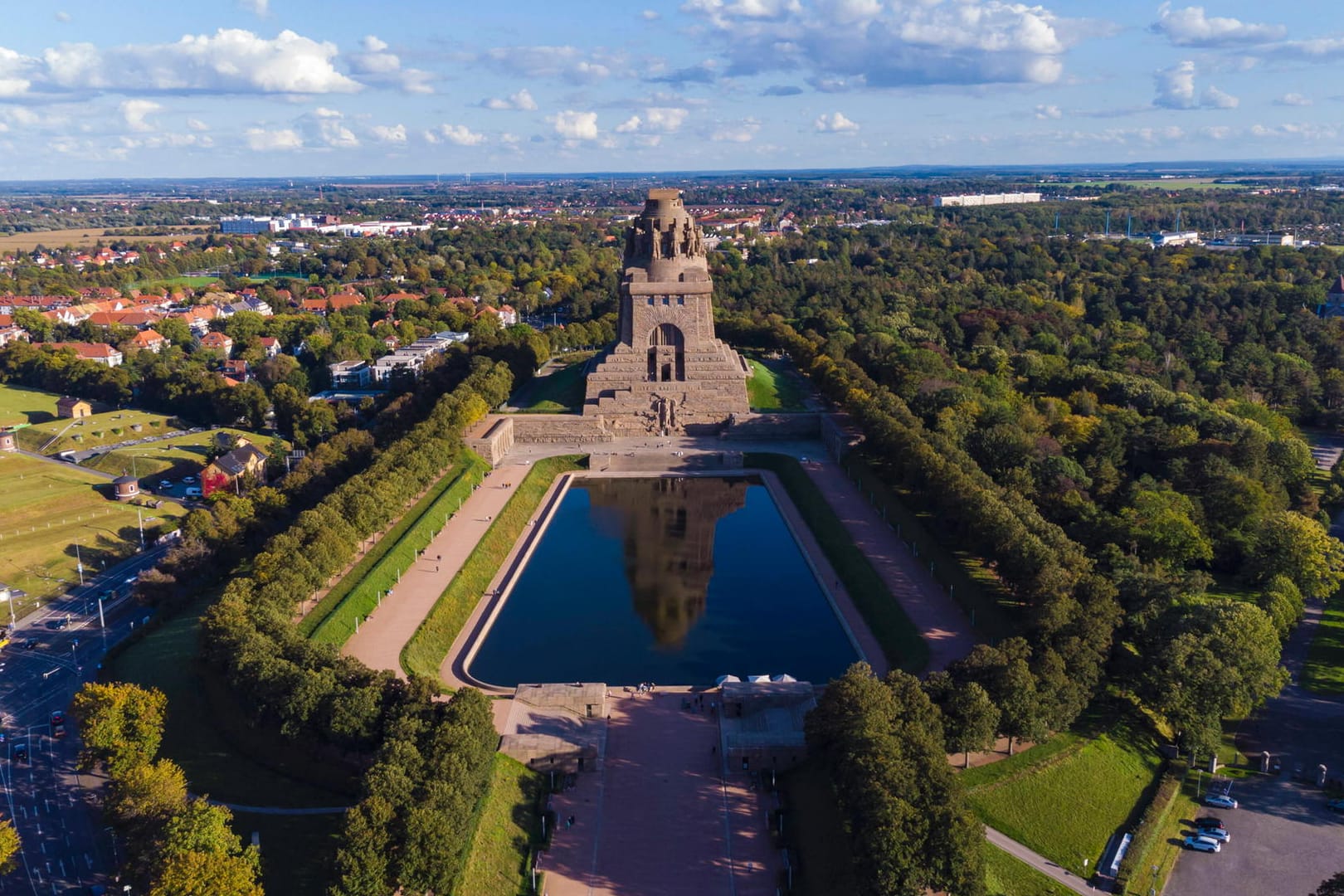 Völkerschlachtdenkmal: Es wurde in Erinnerung an die Völkerschlacht bei Leipzig einhundert Jahre später am 18. Oktober 1913 eingeweiht.