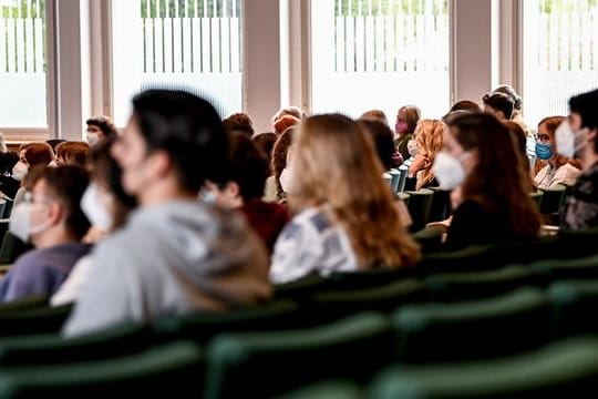 In einer Studie berichteten fast 40 Prozent der Befragten von depressiven Symptomen während der Pandemie.