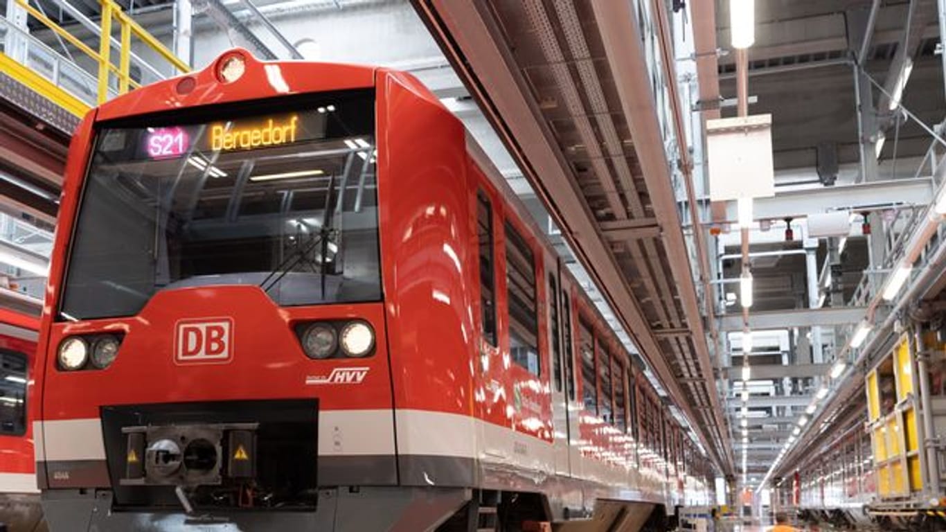 Ein umgebauter Zug des Pilotprojektes "Digitale S-Bahn Hamburg": Schrittweise solle das gesamte Hamburger S-Bahn-Netz digital fahren.