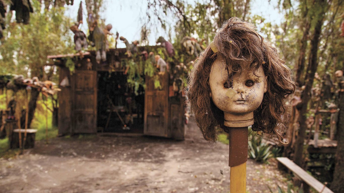 Mexikos Puppeninsel: Der Legende nach wurden rund 1.000 Puppen aufgehängt.