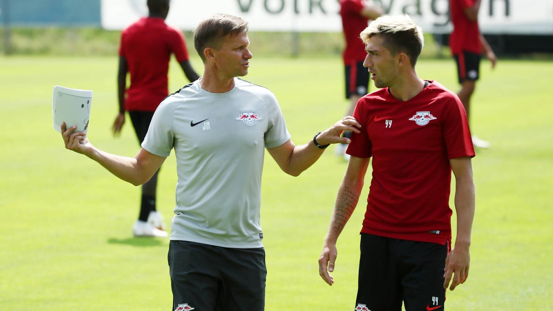 Jesse Marsch und Kevin Kampl (r.): Ein Bild aus dem Trainingslager in Tirol 2018, als Marsch noch Co-Trainer von Rangnick war.