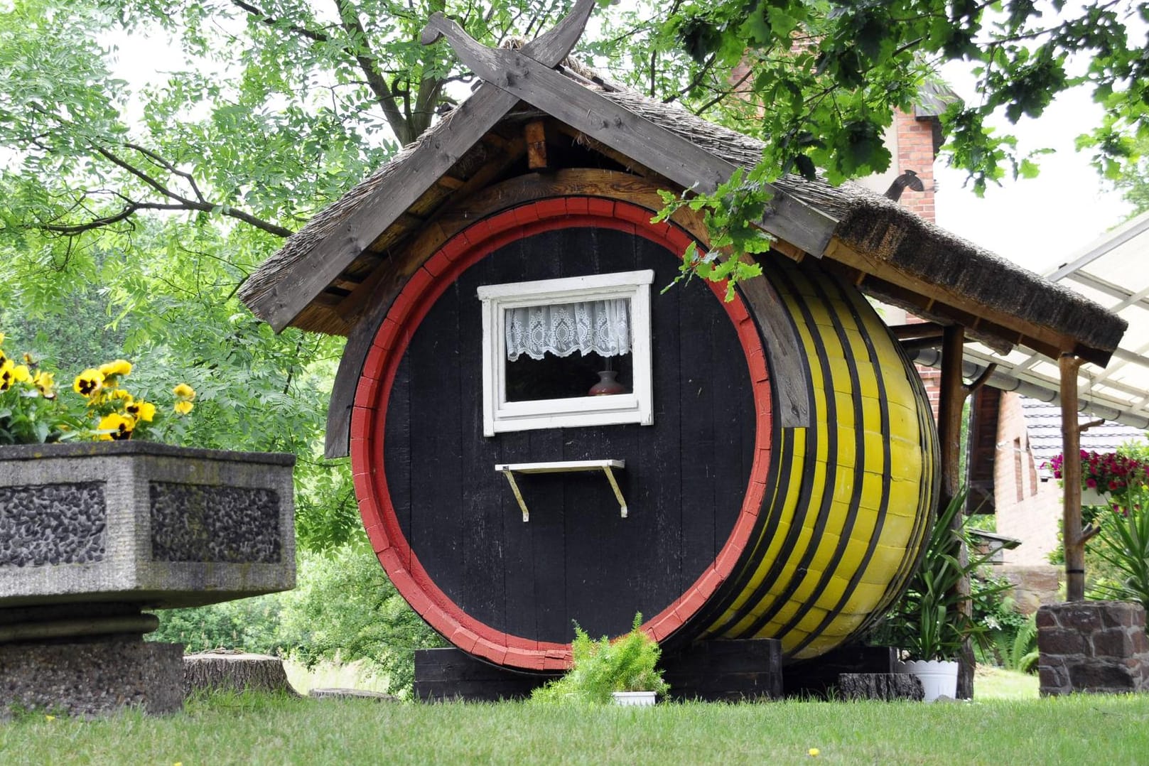 Umgebautes Gurkenfass: Es steht in Lübbenau im Spreewald.