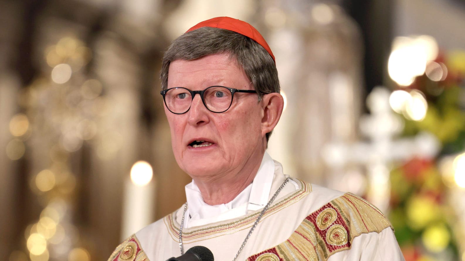 Rainer Maria Kardinal Woelki, Erzbischof von Köln, bei einem Gedächtnisgottesdienst (Archivbild): Er kehrt seinem Bistum nun vorerst den Rücken. Rainer Maria Kardinal Woelki, Erzbischof von Köln, bei einem Gedächtnisgottesdienst (Archivbild): Er kehrt seinem Bistum nun vorerst den Rücken.