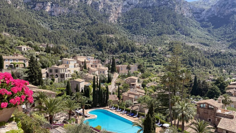 Hotel "La Residencia": Es wartet nach dem Wandertag die Entspannung – mit einem schönen Blick auf Deia.